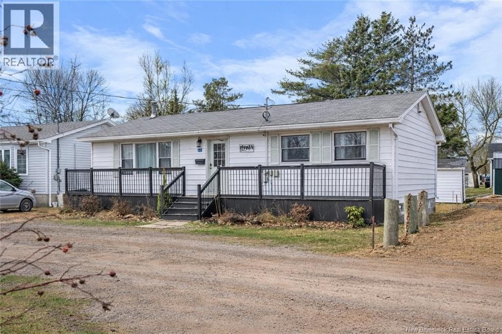 3 bed 1 bath single family at 60 Third Avenue — $369,900