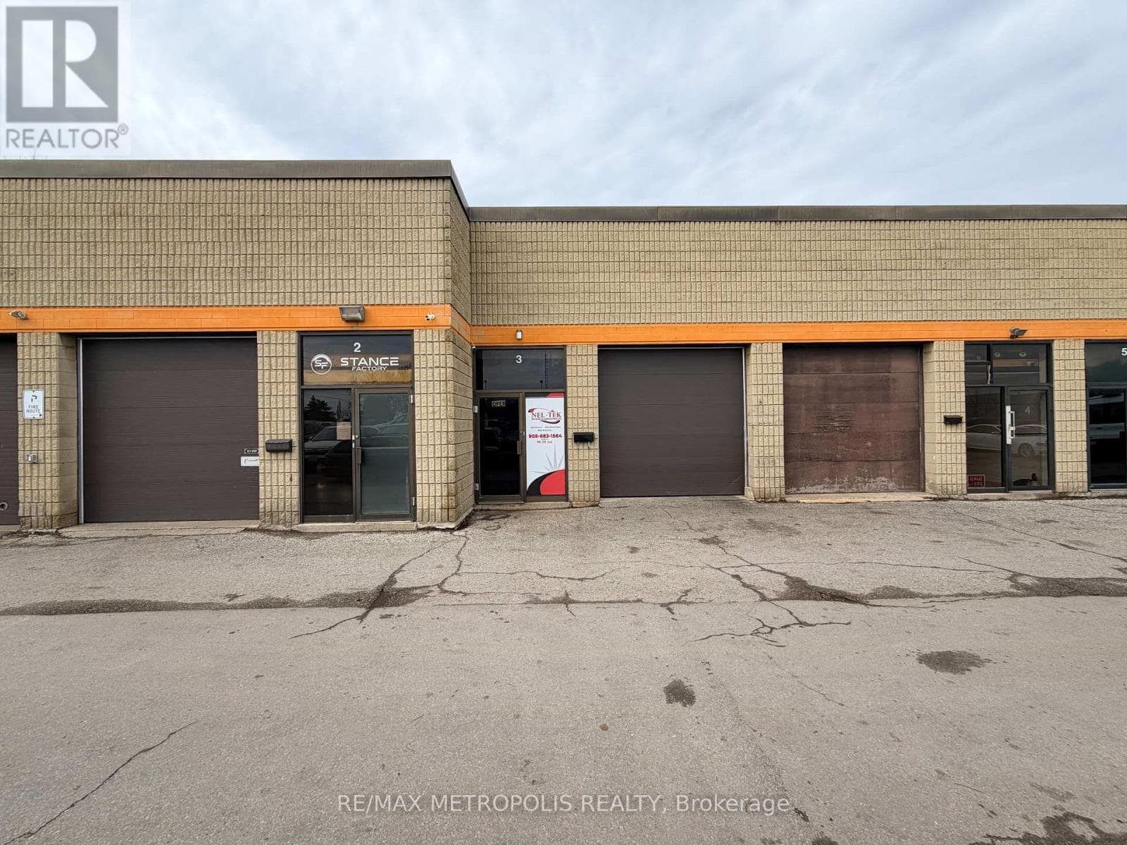 3 - 695 FINLEY AVENUE photo 2