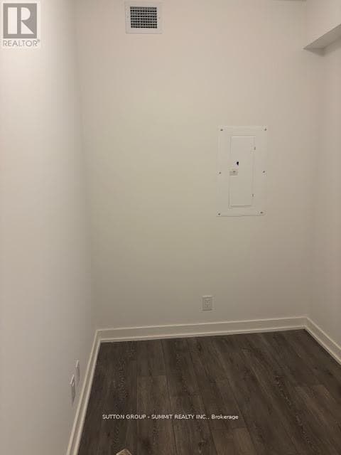 320 - 2 MANDERLEY DRIVE photo 2