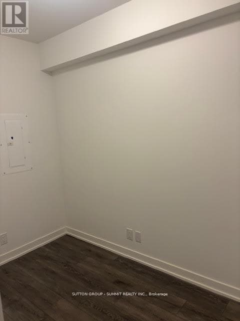 320 - 2 MANDERLEY DRIVE photo 3