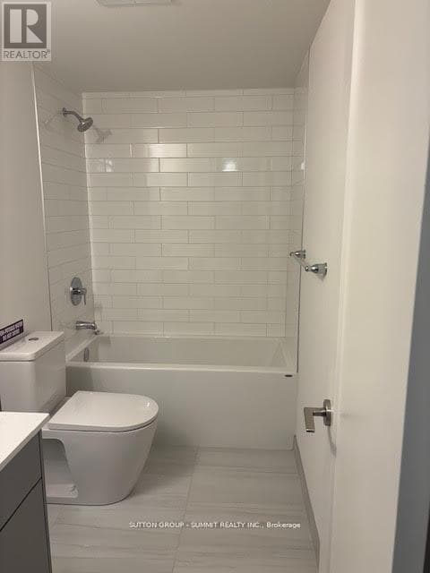 320 - 2 MANDERLEY DRIVE photo 4