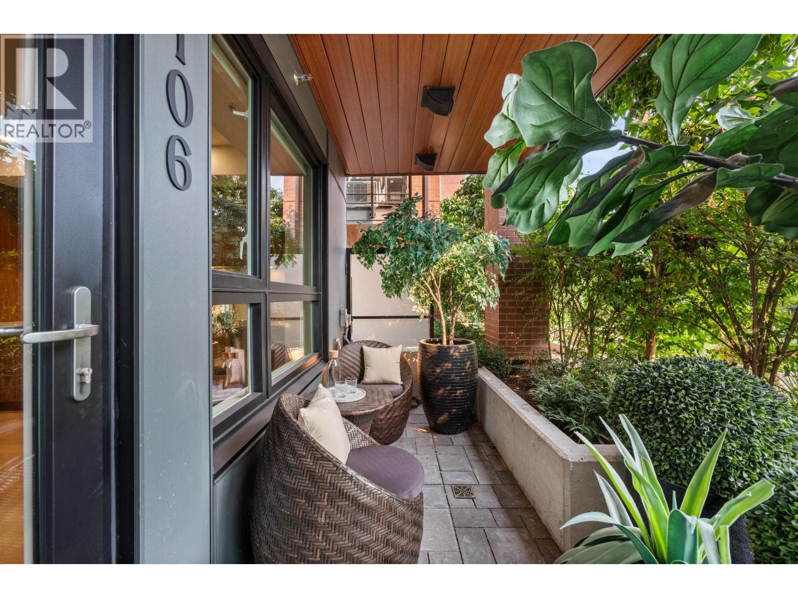 106 2550 GARDEN DRIVE photo 3
