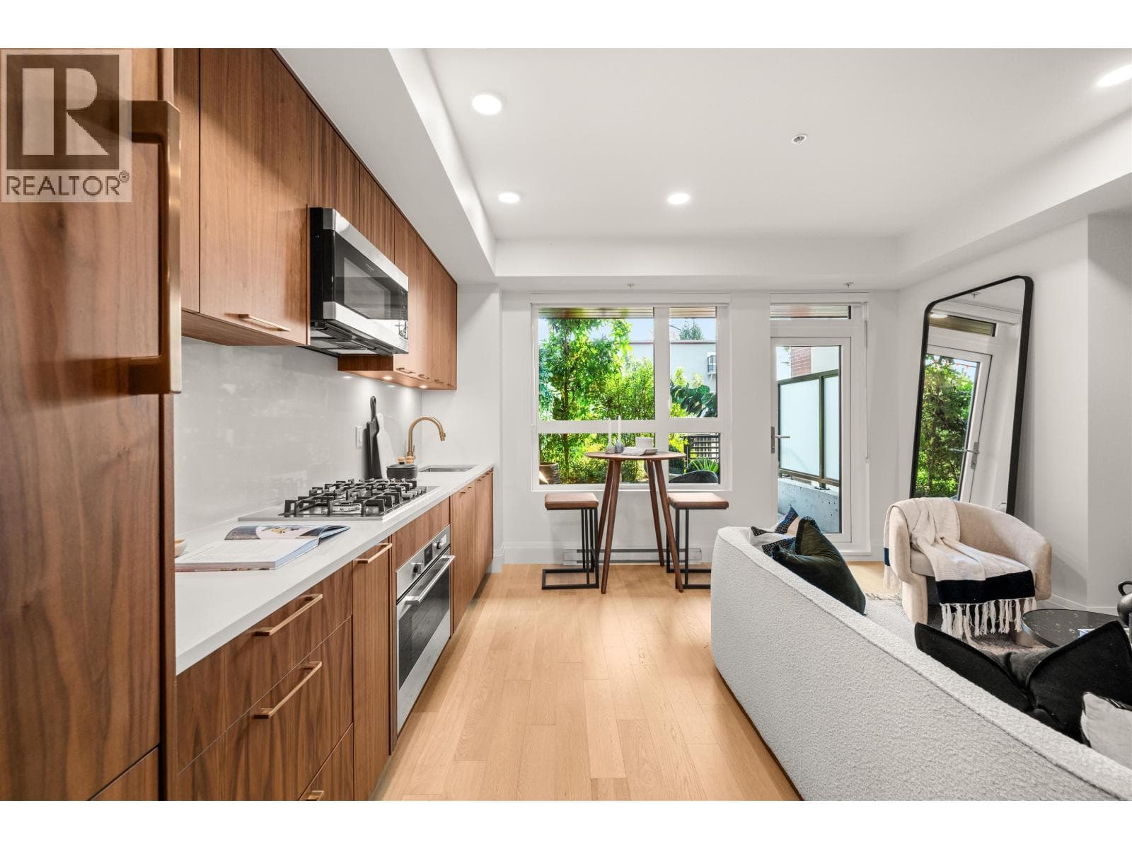 106 2550 GARDEN DRIVE photo 5