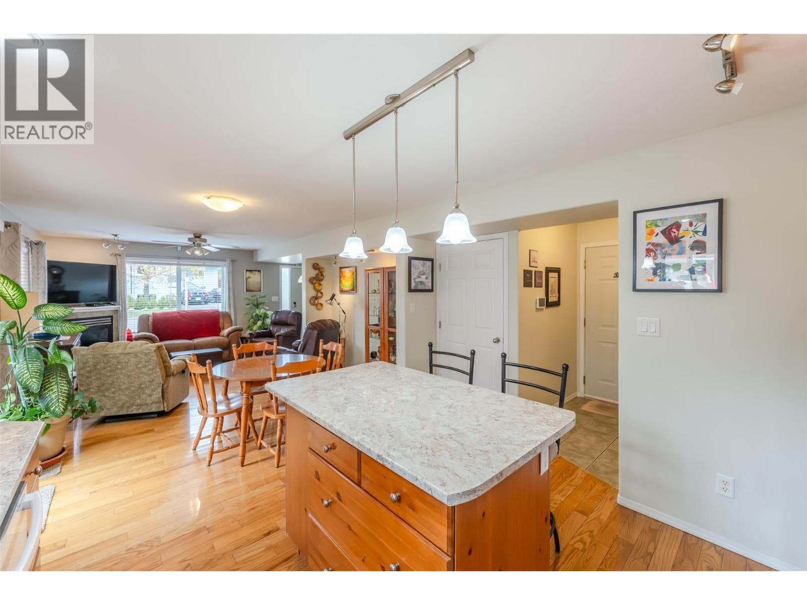 102 Regina Avenue Unit# 101 photo 4