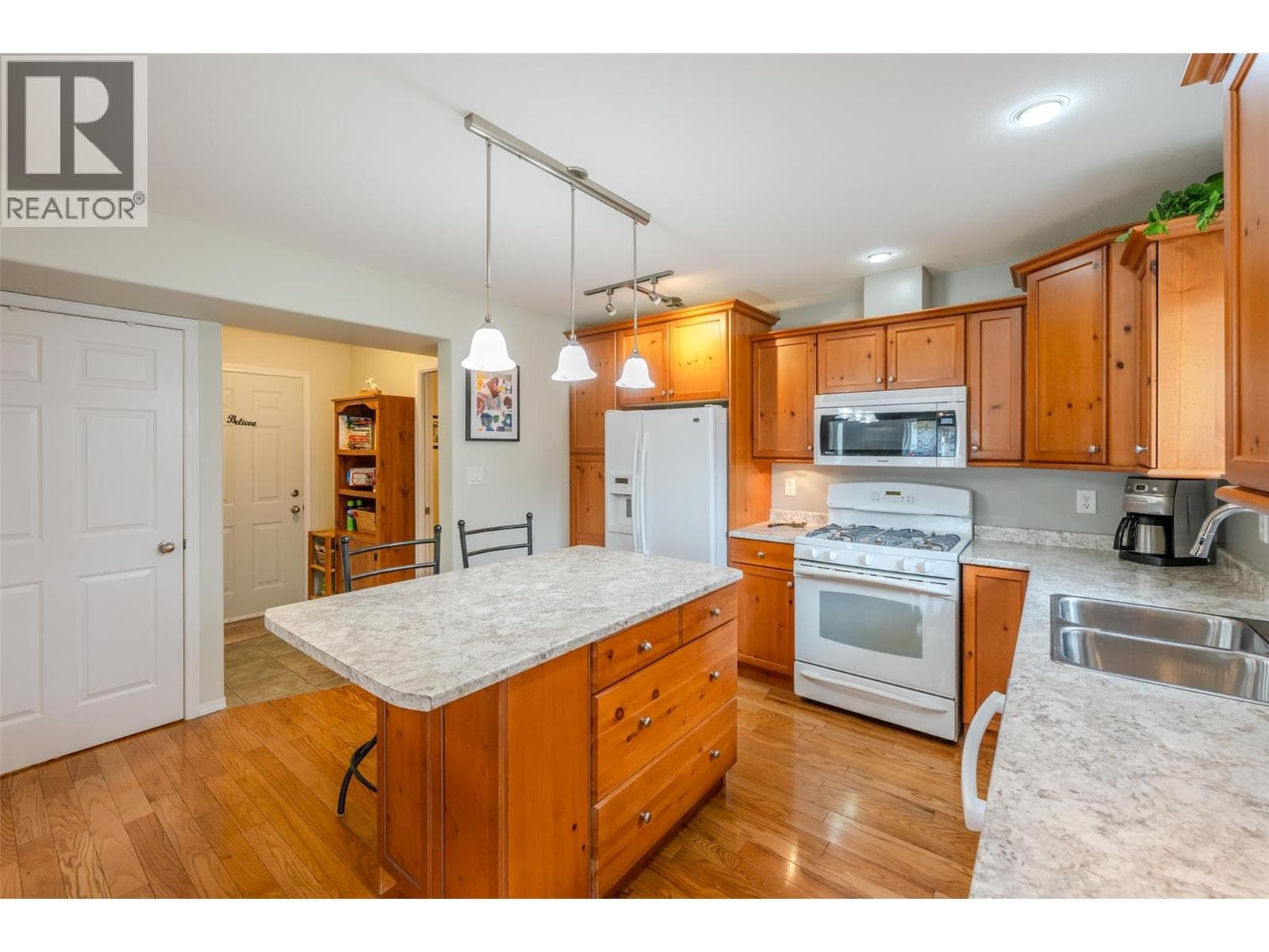 102 Regina Avenue Unit# 101 photo 3