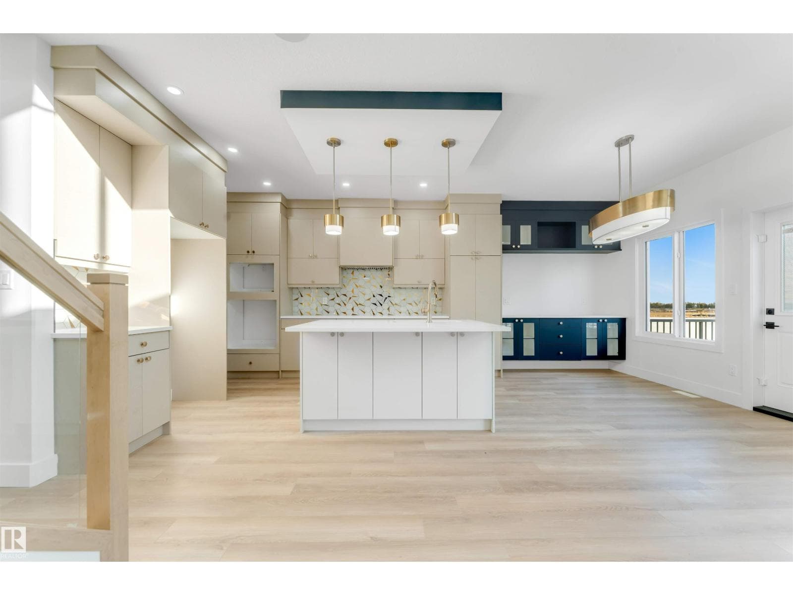 5914 17 ST NE — photo 3