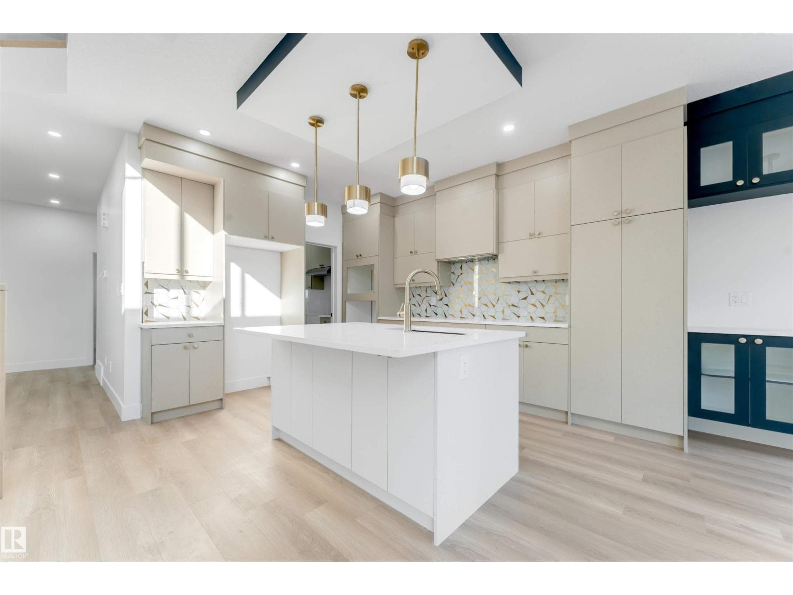 5914 17 ST NE — photo 5