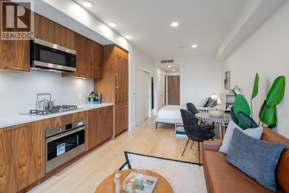 410 2550 GARDEN DRIVE photo 4