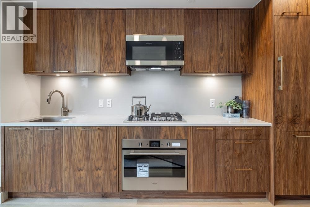 410 2550 GARDEN DRIVE photo 5