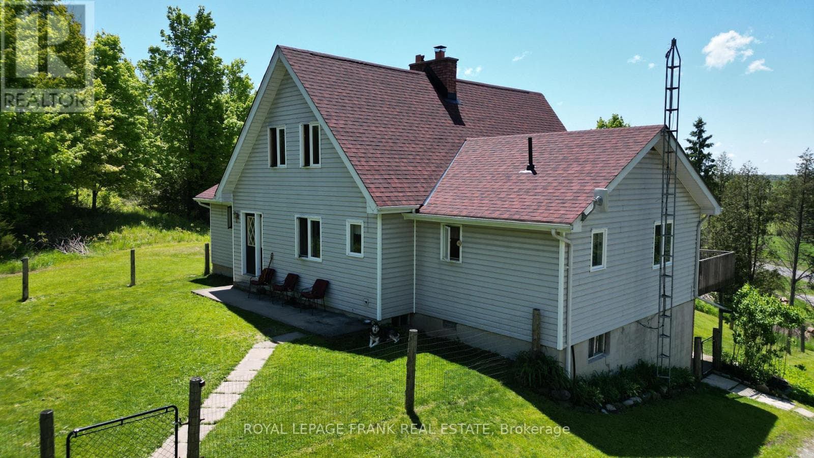 884 CENTRE LINE ROAD photo 5