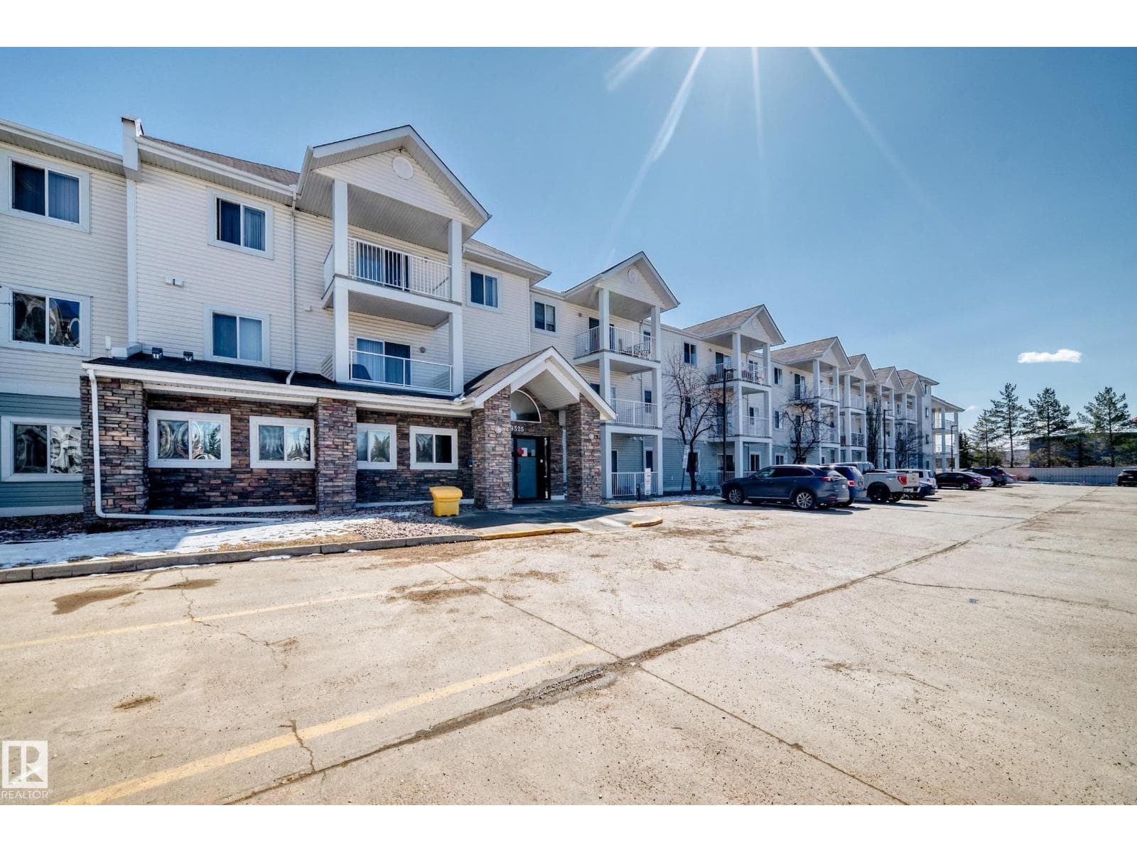 #324 9525 162 AV NW NW photo 2