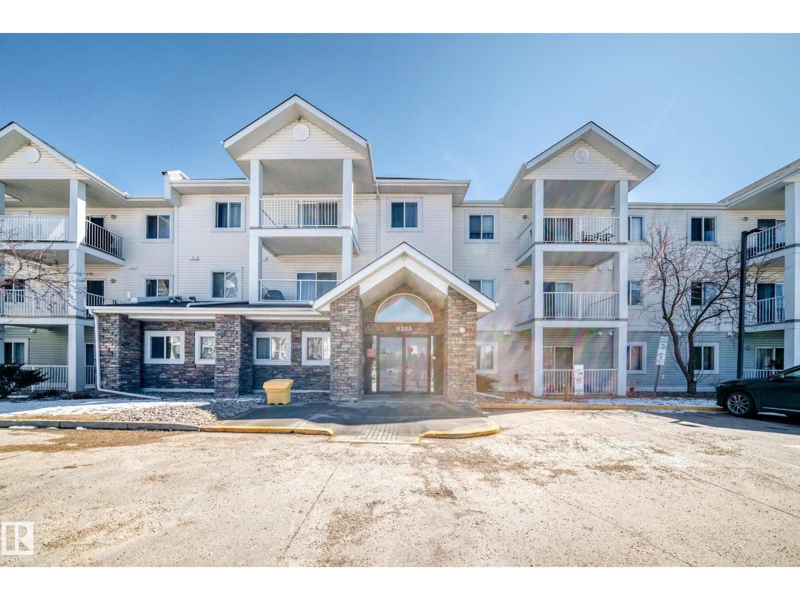 #324 9525 162 AV NW NW photo 3