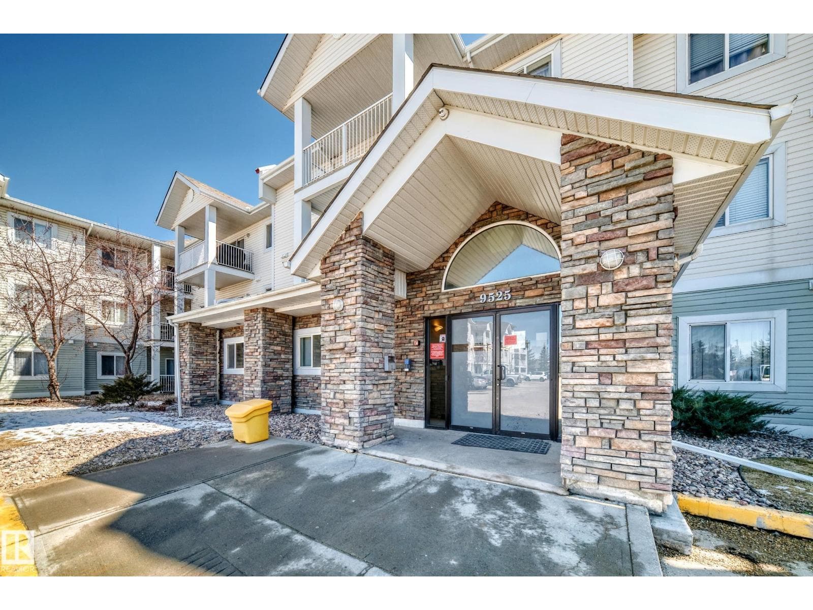 #324 9525 162 AV NW NW photo 5