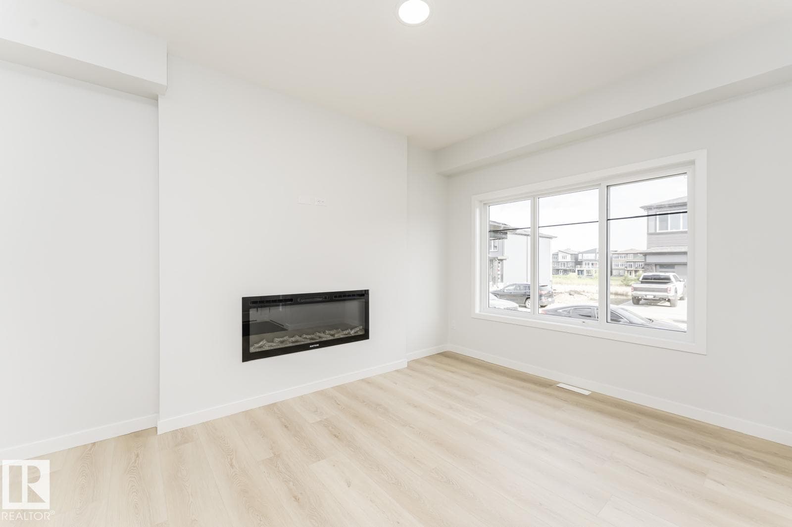 6371 KING WD SW photo 3