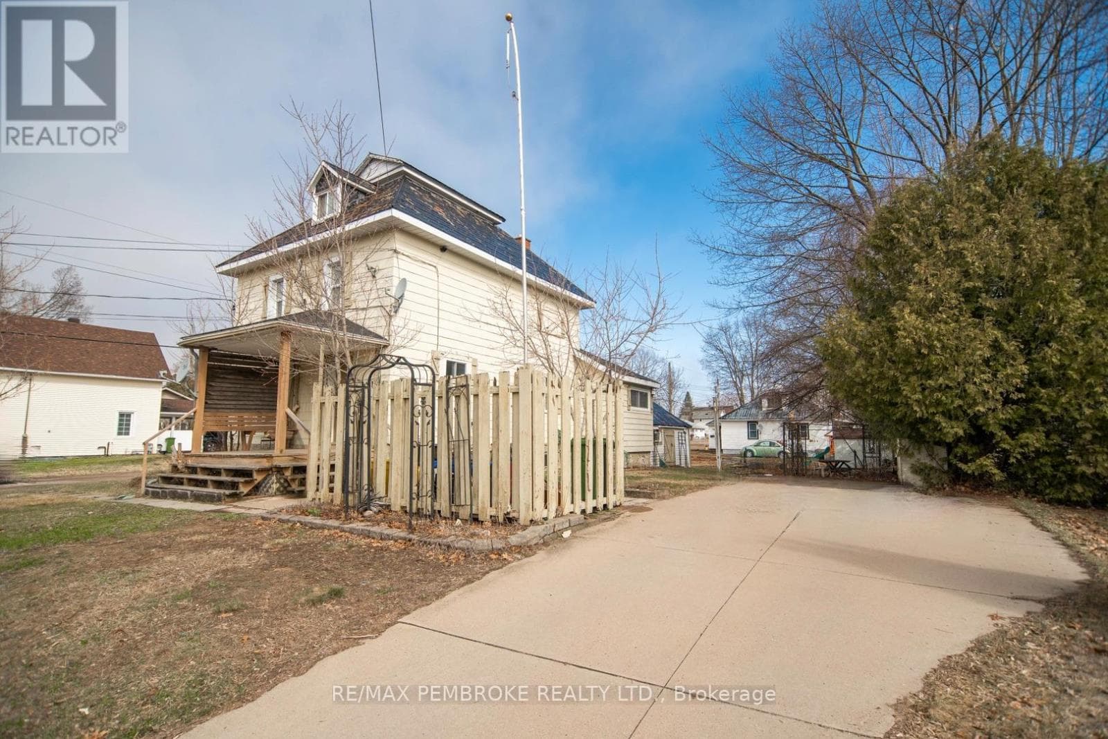 539 MCGEE STREET photo 2