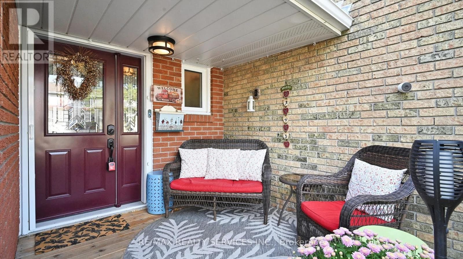 72 CARISBROOKE COURT photo 4