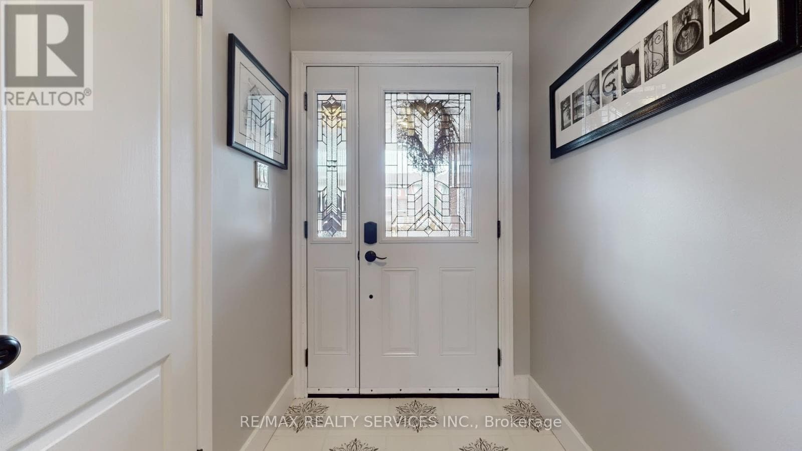 72 CARISBROOKE COURT photo 5