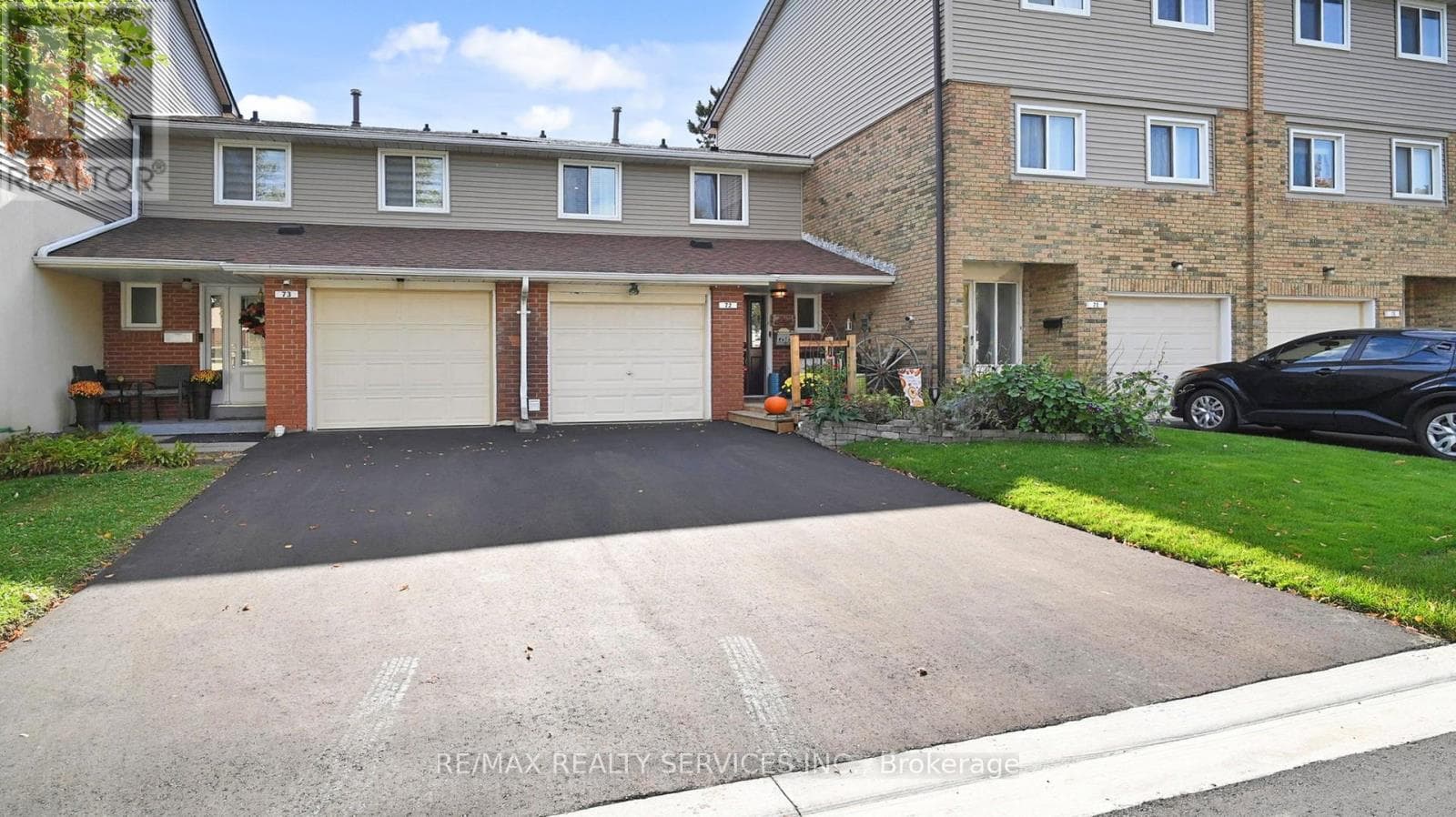72 CARISBROOKE COURT photo 2