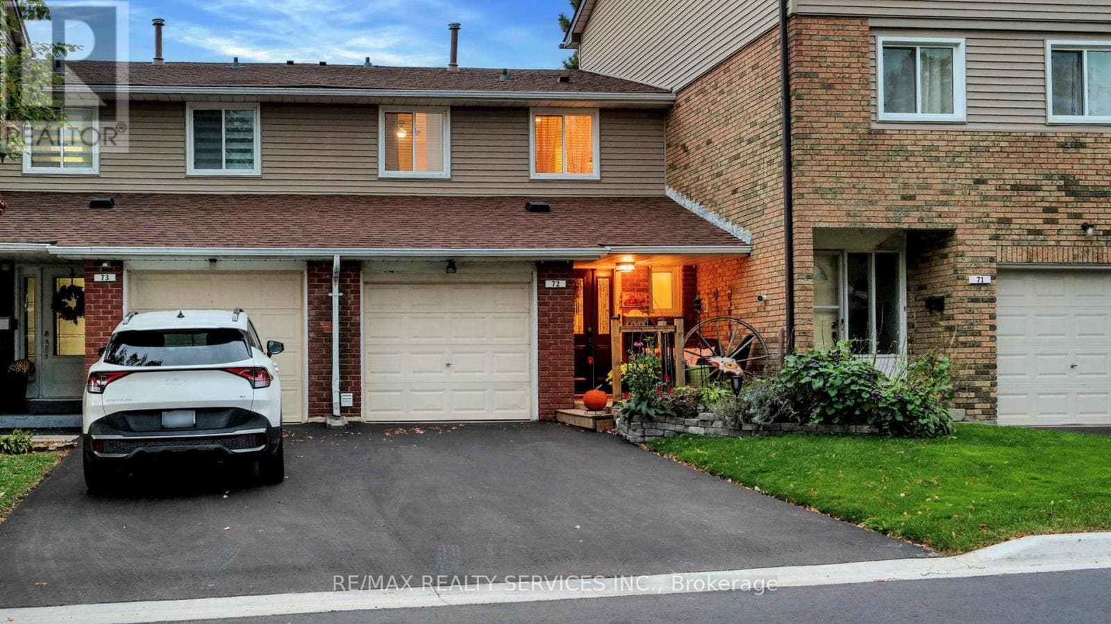 72 CARISBROOKE COURT photo 3