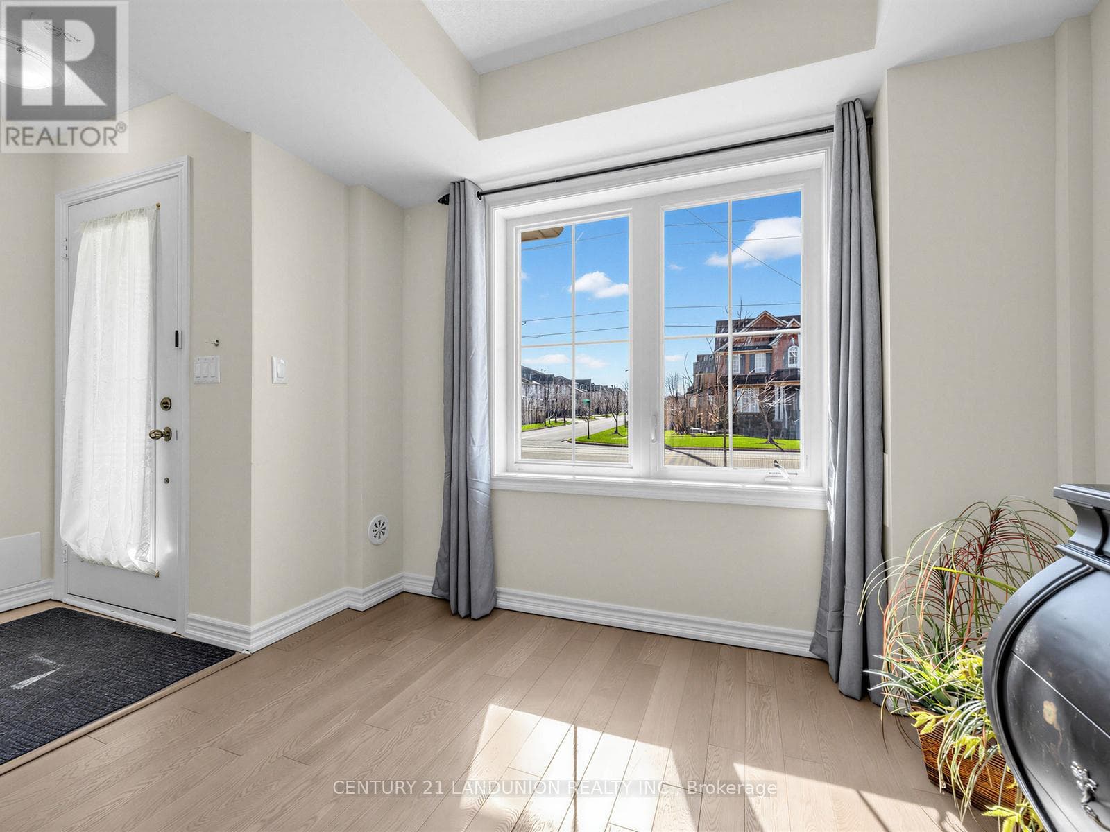 10941 VICTORIA SQUARE BOULEVARD photo 4