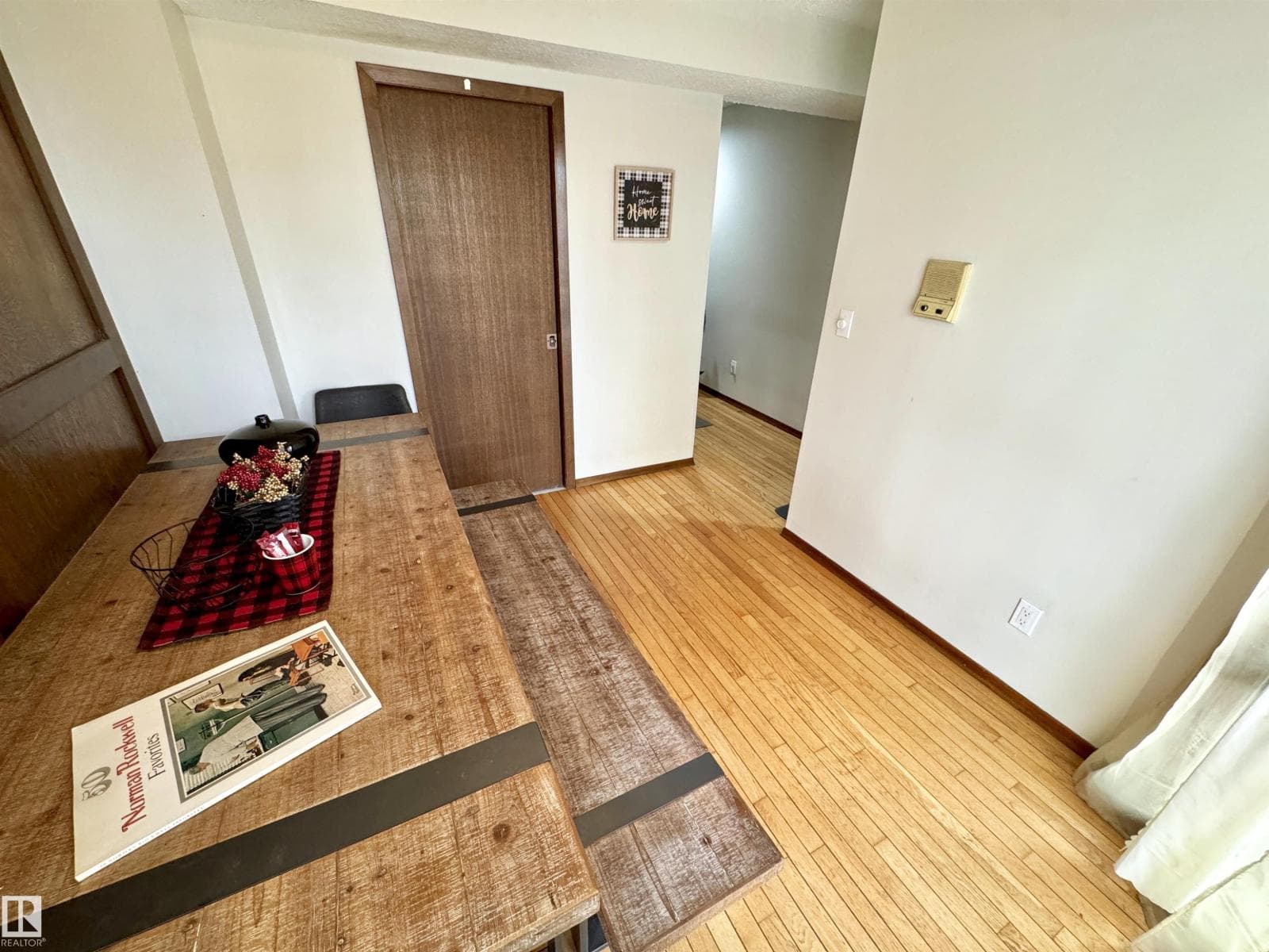 10346A 121 ST NW photo 4