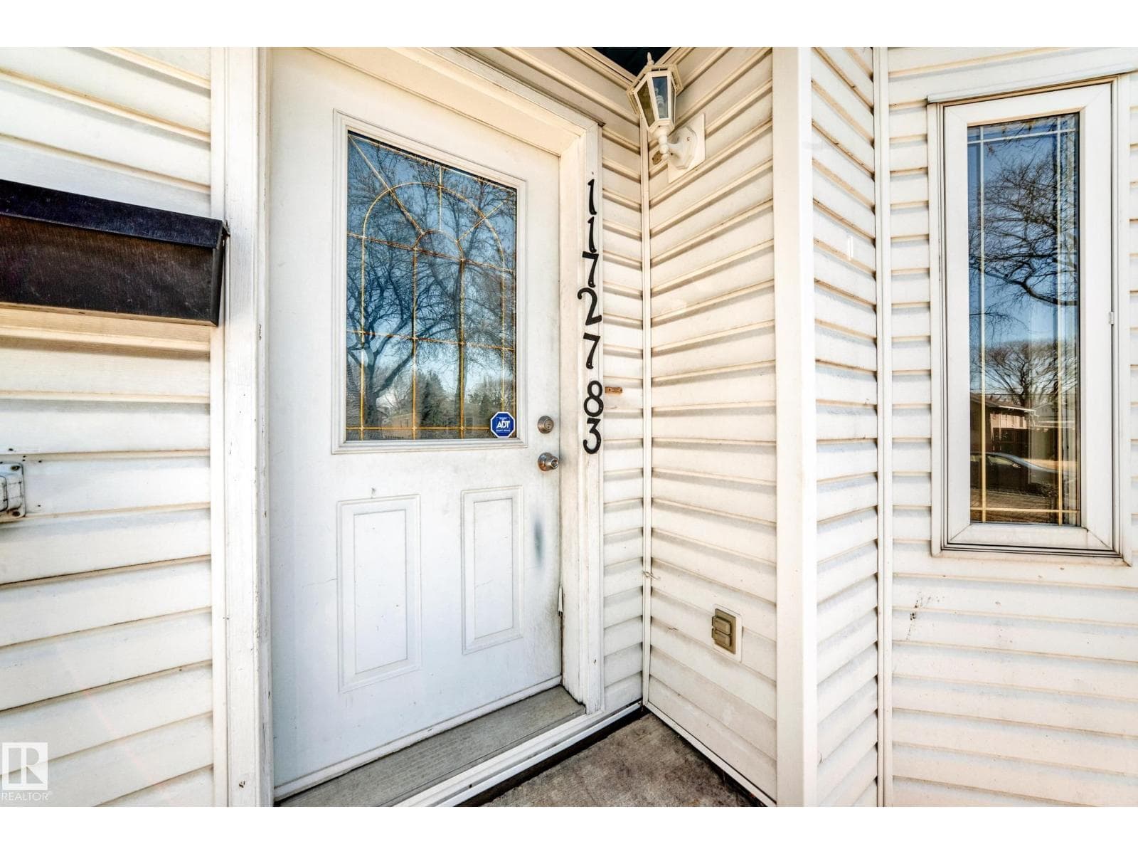 11727 83 ST NW photo 2