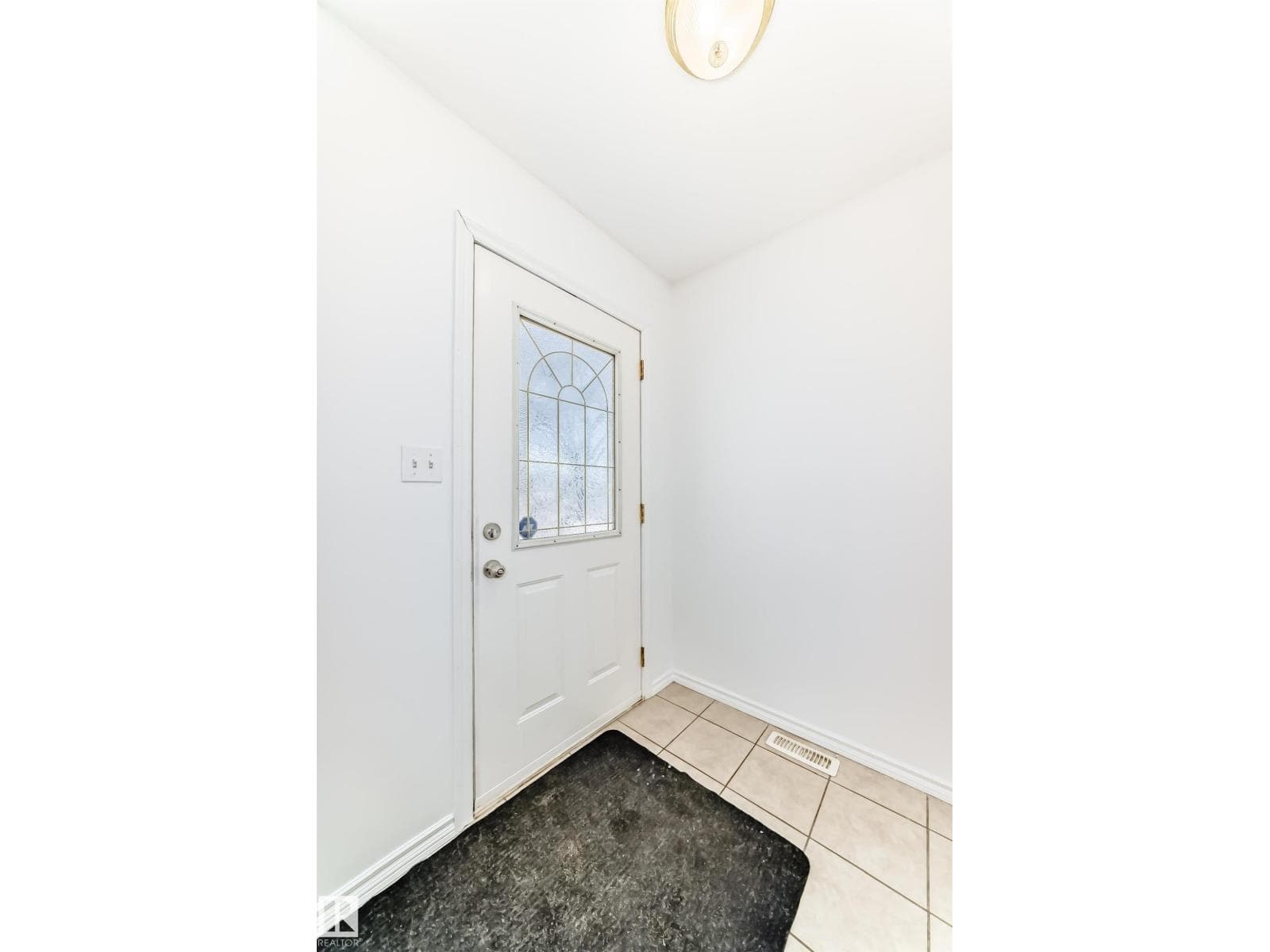 11727 83 ST NW photo 4