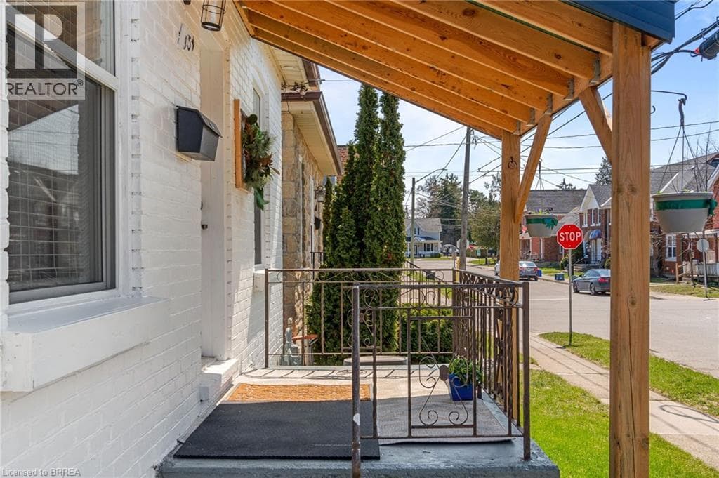 134 SUPERIOR Street photo 5
