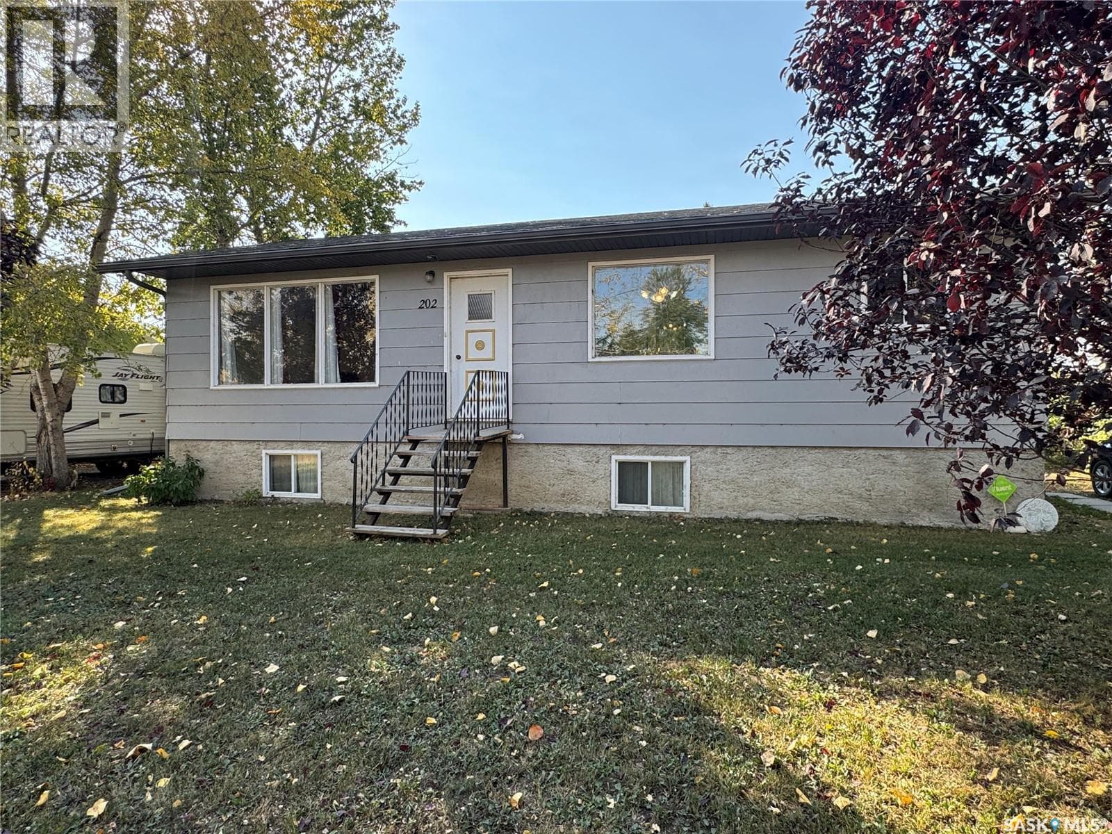 3 bed 2 bath single family at 202 4th AVENUE — $99,000