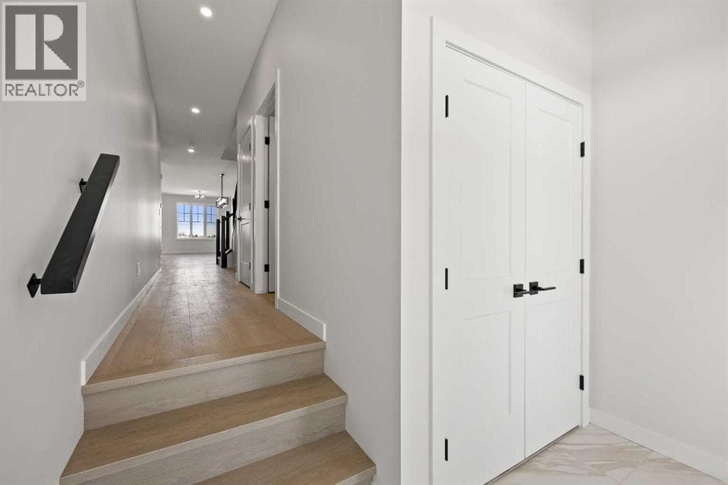 155 Greenwich Drive NW photo 4