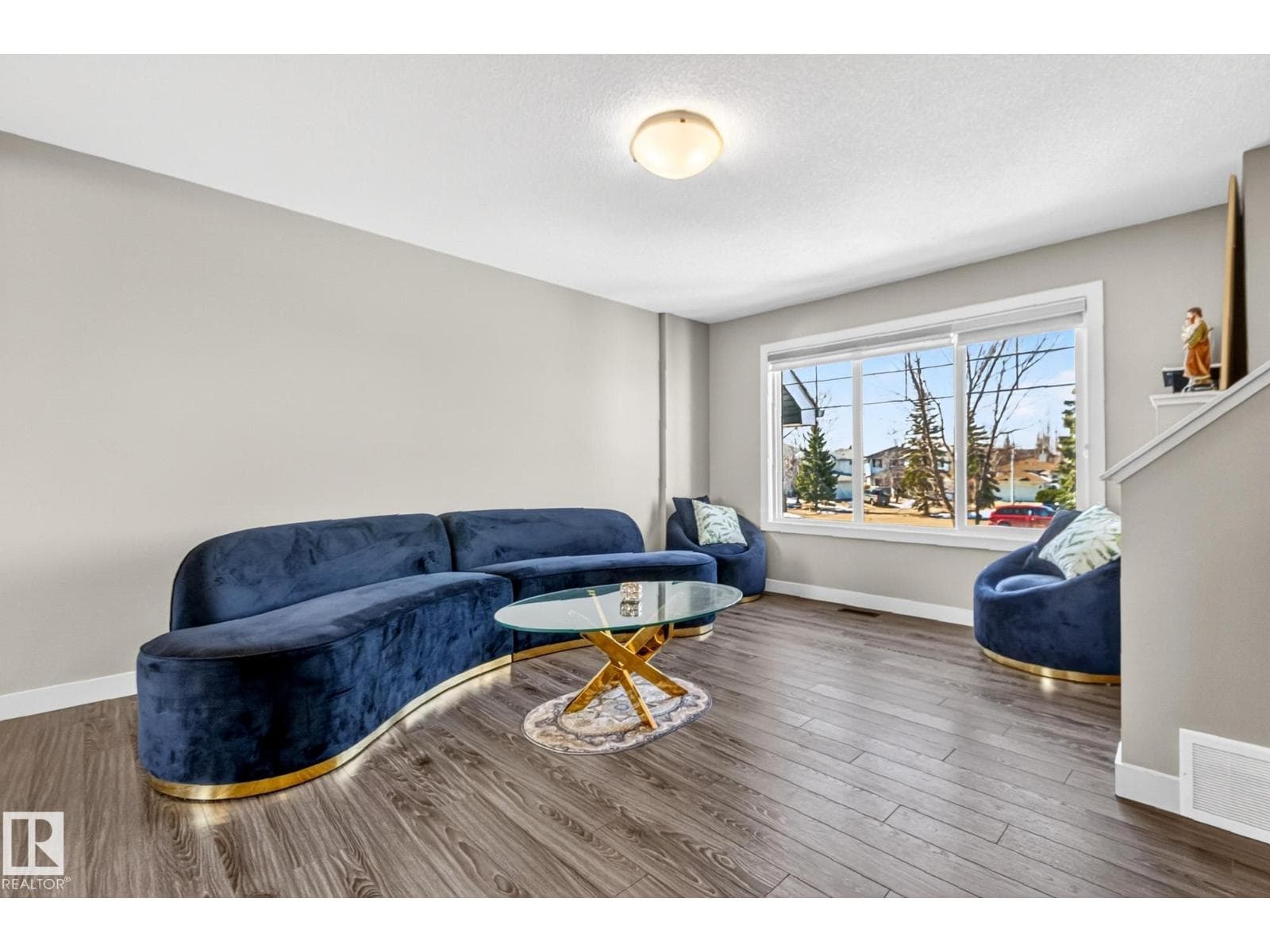 4131 30 ST NW photo 3