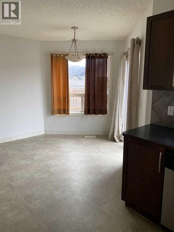 210 Saddlebrook Way NE photo 3