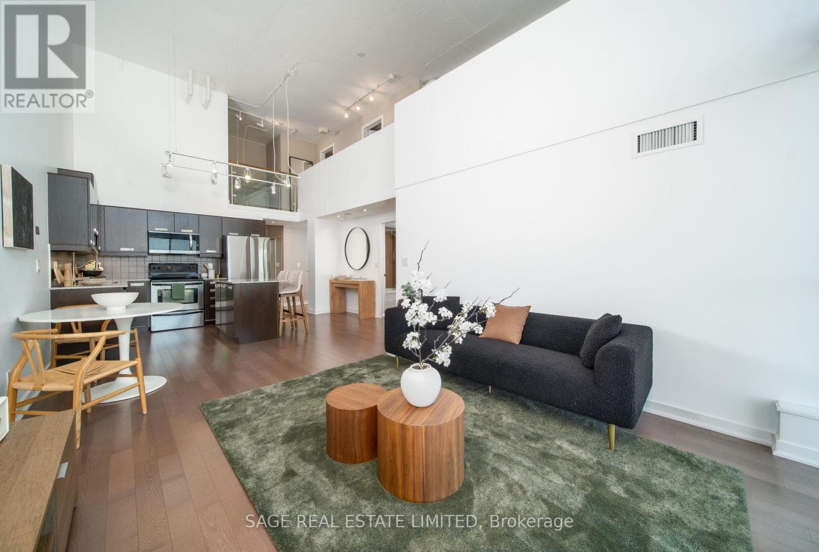 803 - 2 FIELDWAY ROAD photo 2