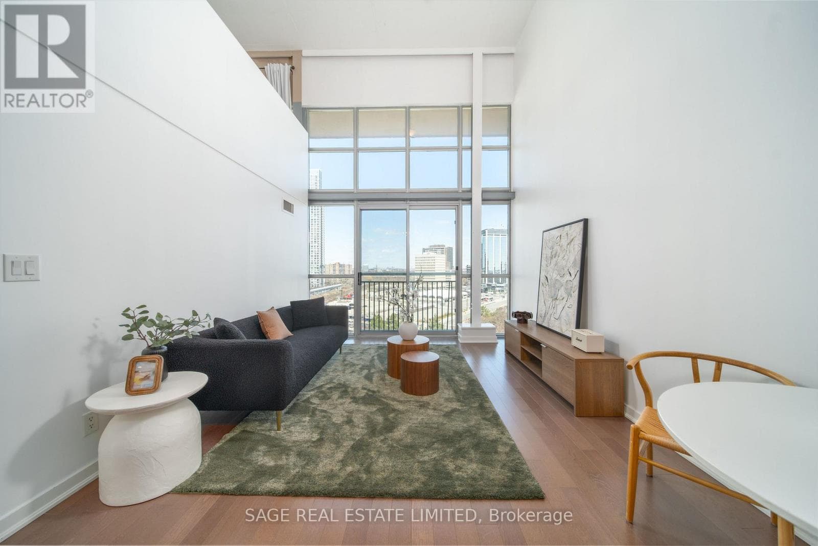 803 - 2 FIELDWAY ROAD photo 3