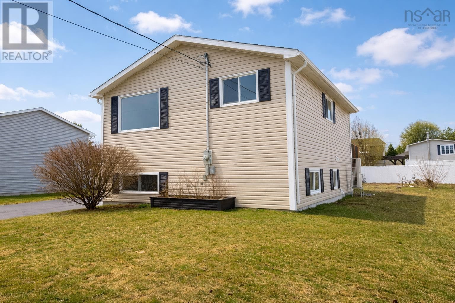 20 Dickey Street photo 2