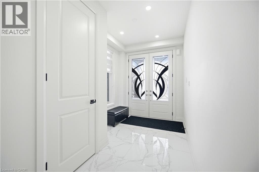 112 BLUEBIRD Boulevard photo 3
