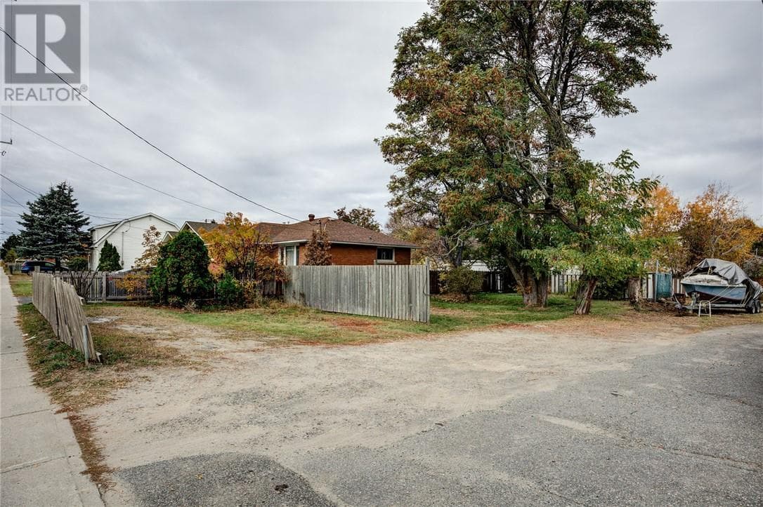 3345 Falconbridge Highway photo 2