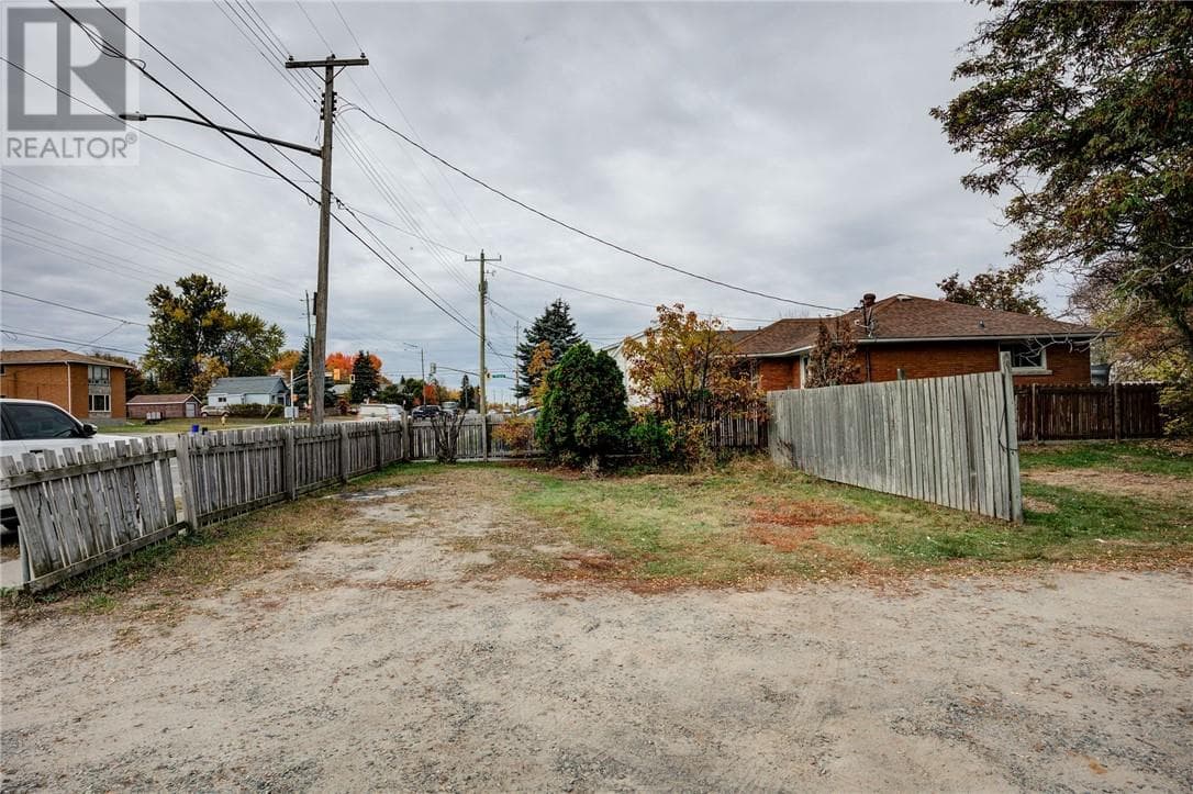 3345 Falconbridge Highway photo 3