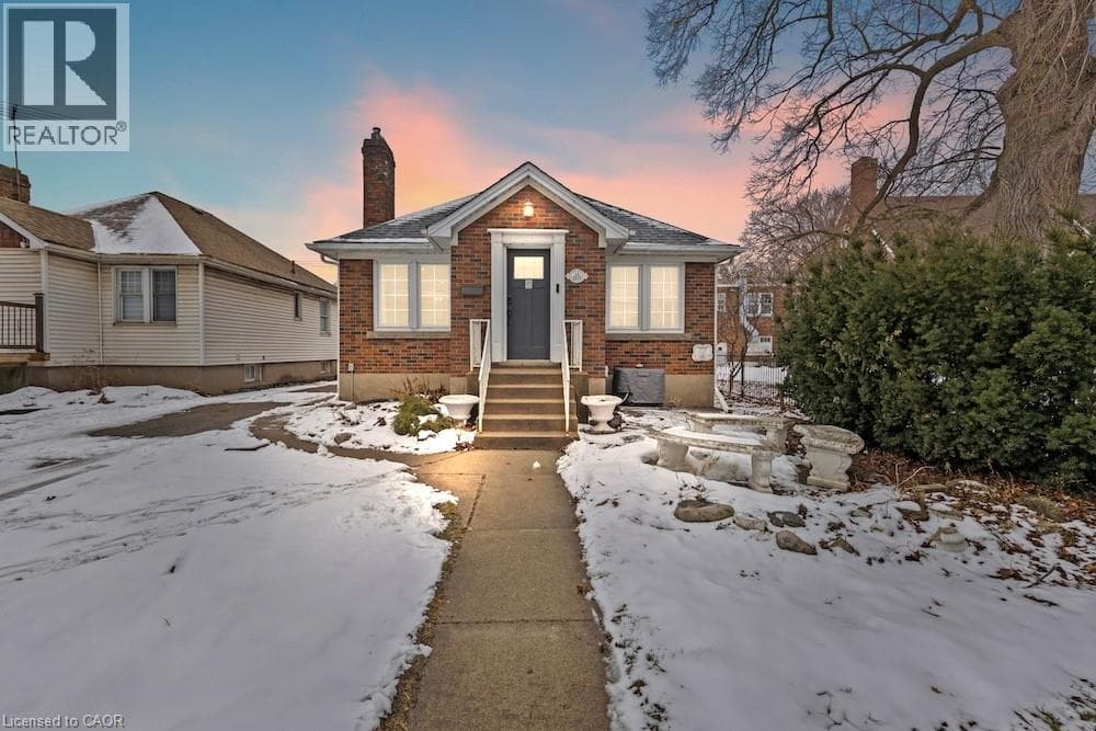 14 DUNLOP Drive photo 2