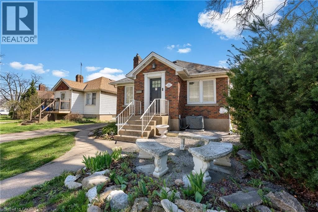 14 DUNLOP Drive photo 3