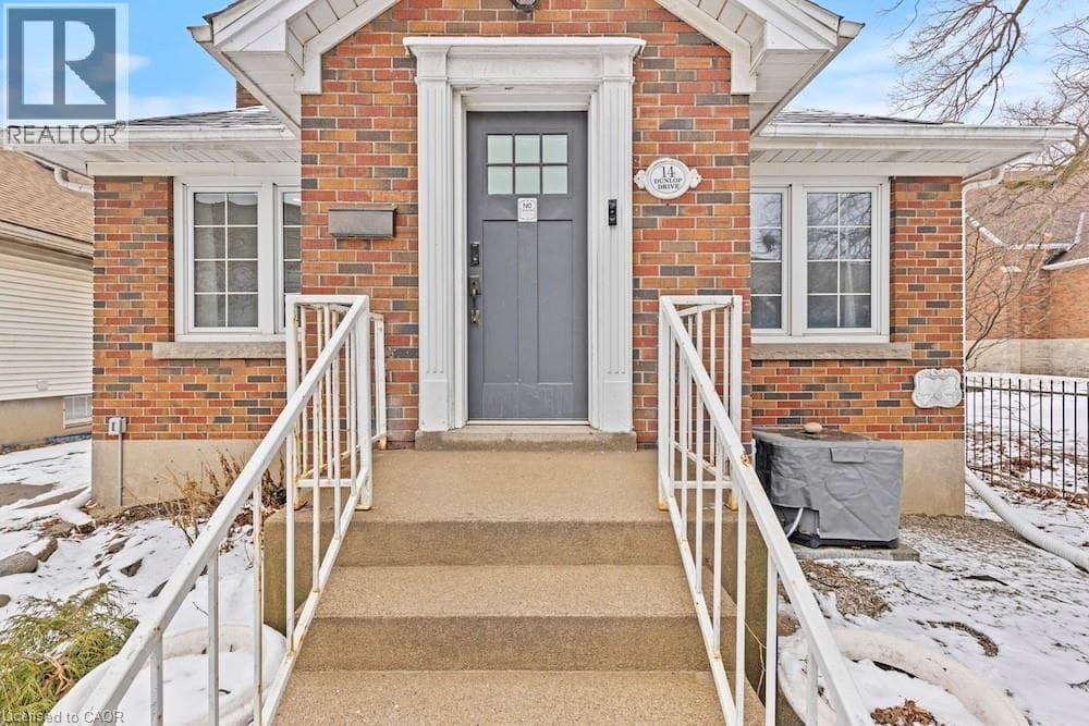 14 DUNLOP Drive photo 4