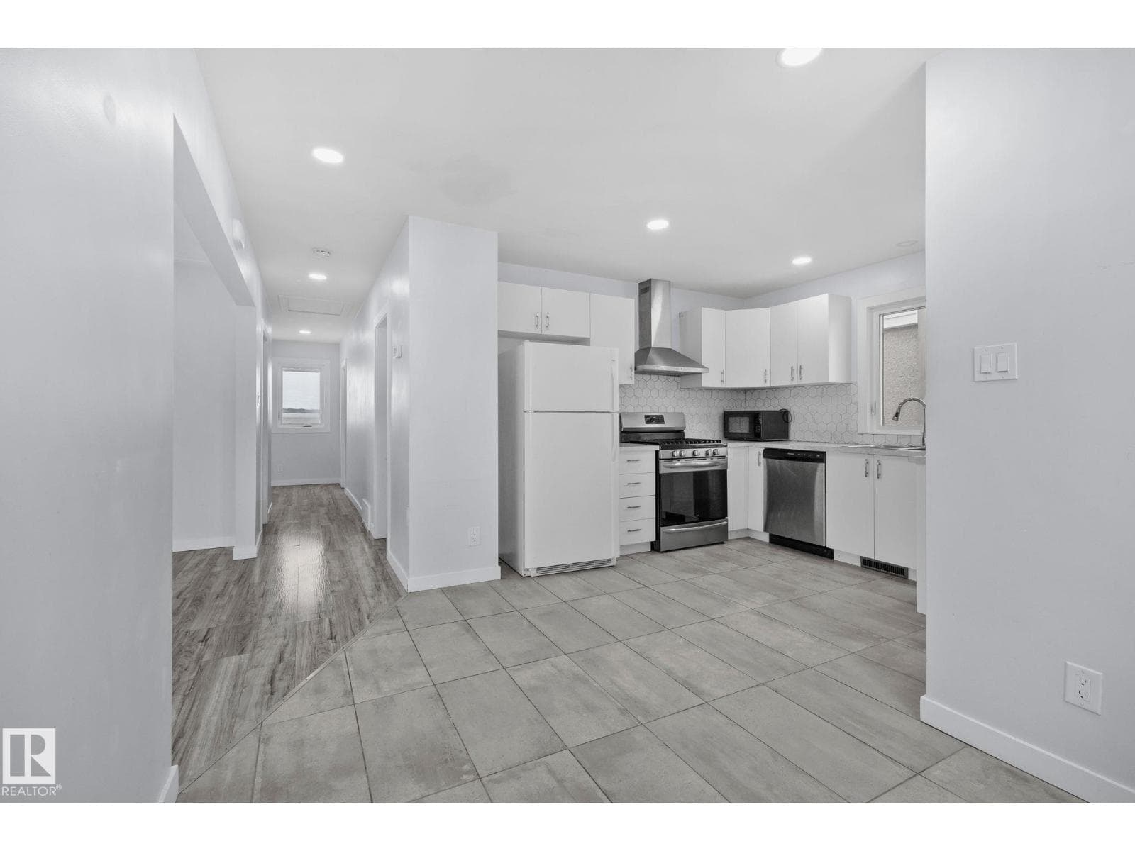 12002 37 ST NW photo 5