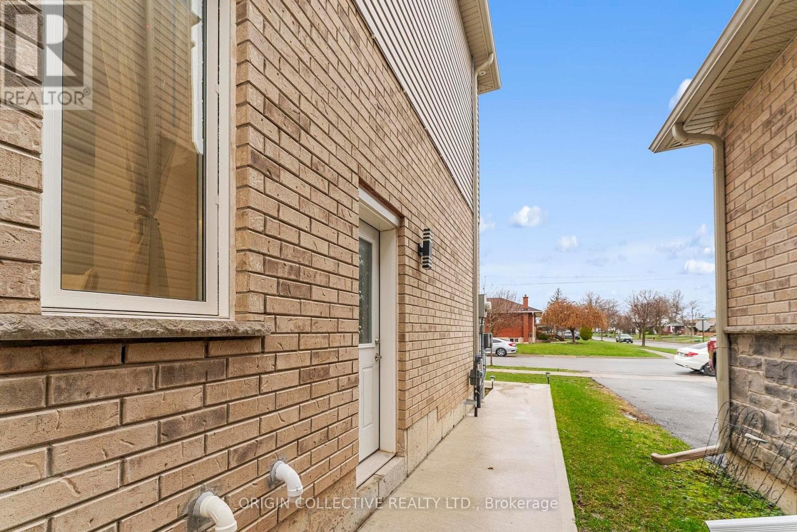 152 MCCABE AVENUE photo 4