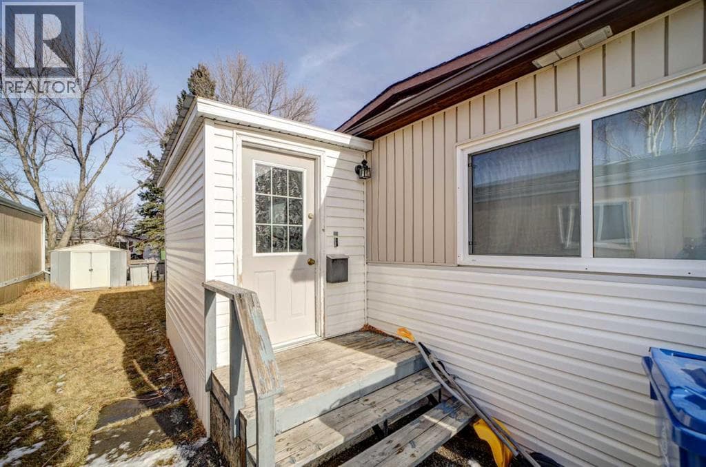 55, 1410 43 Street S photo 3
