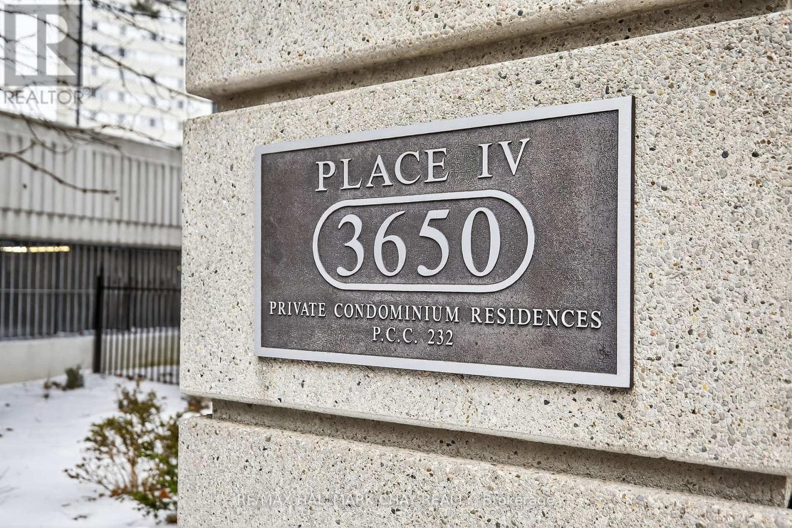 501 - 3650 KANEFF CRESCENT photo 4