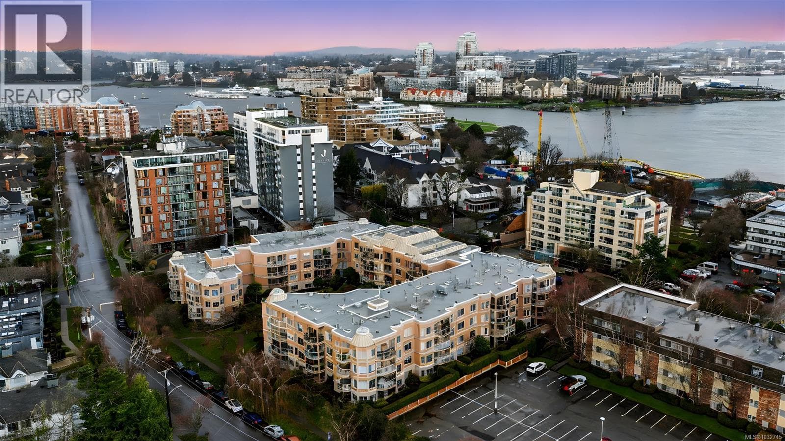 1 bed 2 bath single family at 306 405 Quebec St — $599,900
