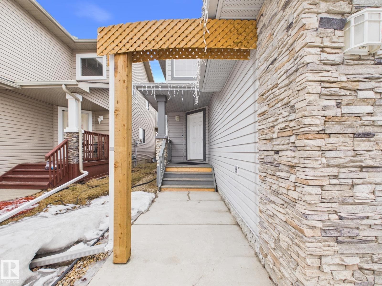 9073 Scott CR NW photo 4