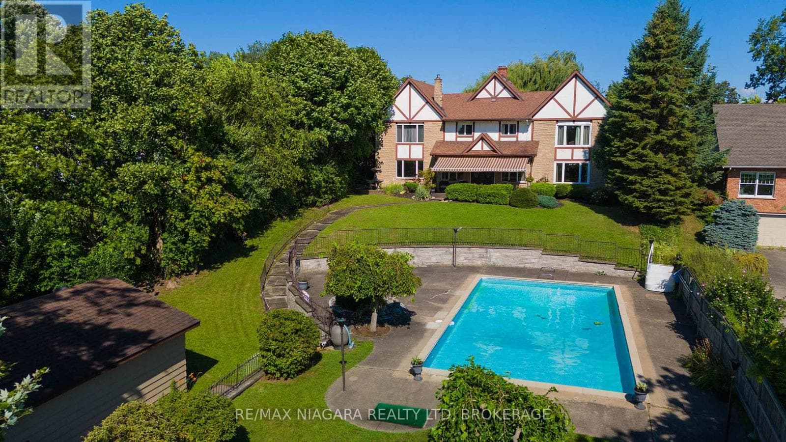140 LAKESHORE ROAD photo 4