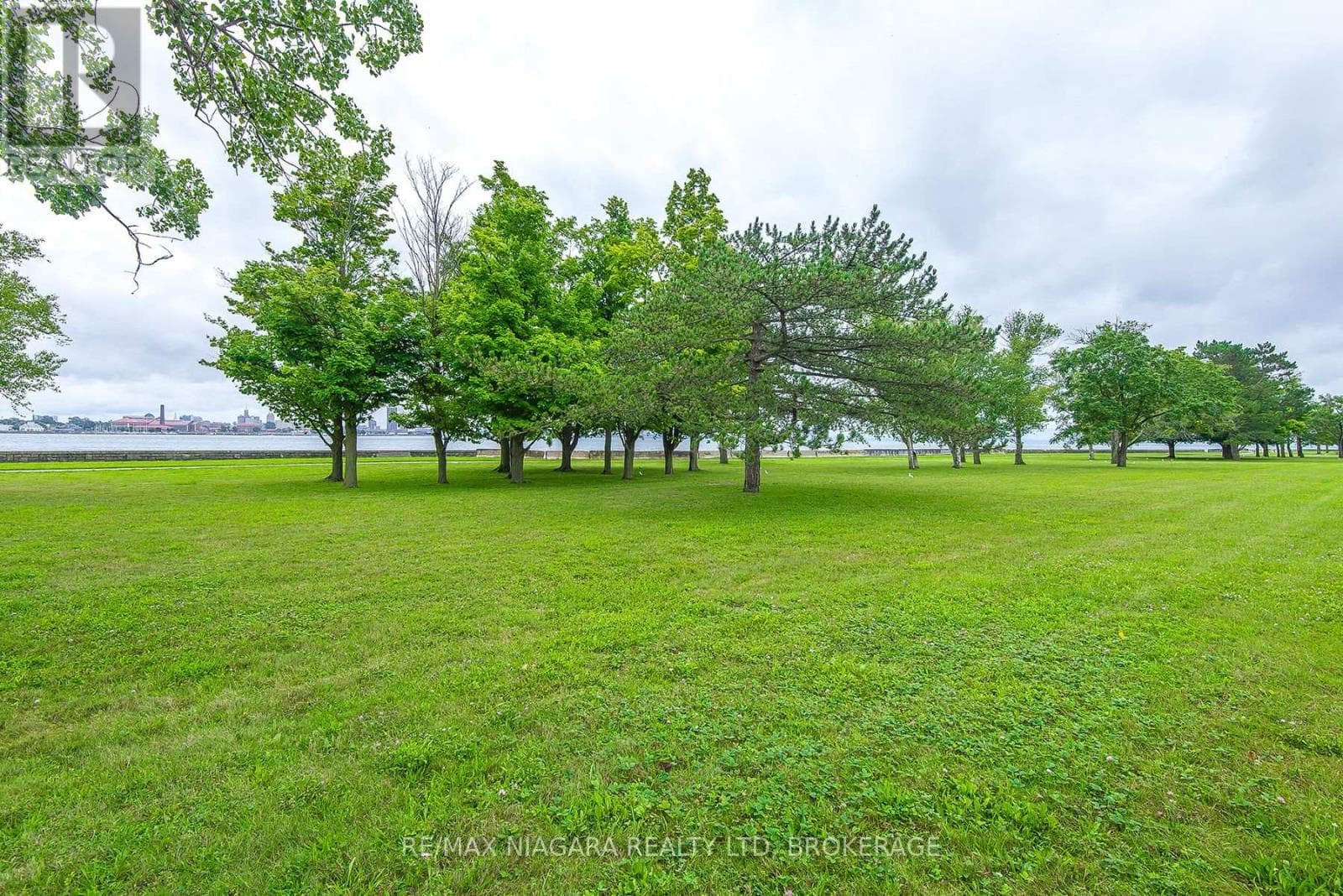 140 LAKESHORE ROAD photo 5