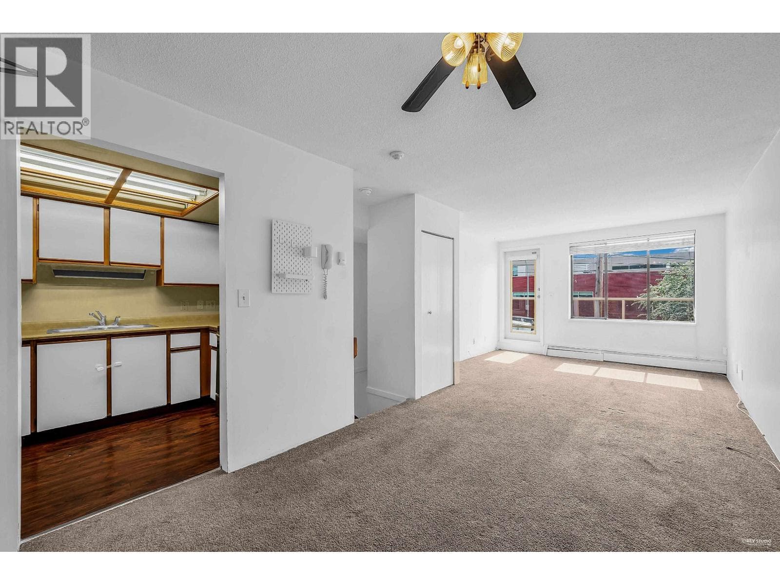 108 812 MILTON STREET photo 3